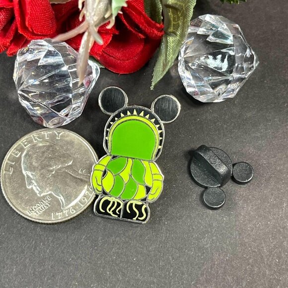 Disney Mickey Mouse Trading Pin Venus Flytrap Vinylmation Lapel Pin Brooch Badge - Picture 4 of 6